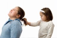 دلایل حسادت کودک و راه های مقابله
