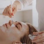 فیشیال پوست چیست؟ فواید و عوارض آن را بشناسید!