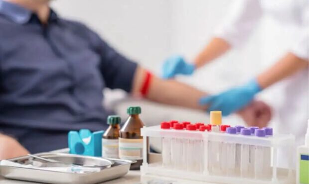 بررسی صحت جواب آزمایش در منزل و آزمایشگاه