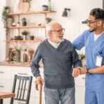 چگونه پرستار سالمند در منزل استخدام کنیم؟