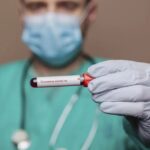 مراجعه حضوری یا آزمایش در منزل ؛ کدام مناسب‌تر است؟