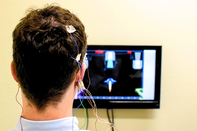 دستگاه نورو فیدبک