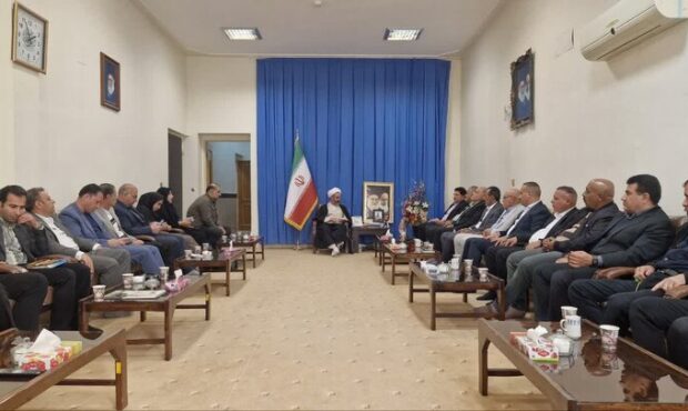 امام جمعه ایلام:پیوند ایران و عراق سدی محکم در برابر نظام استکباری است