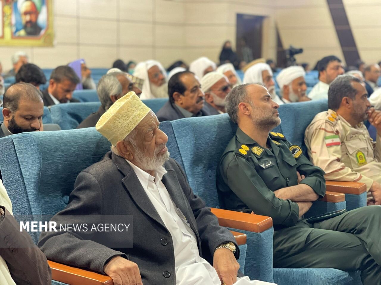 امام جمعه سراوان: غفلت از توطئه‌های دشمن آسیب‌زا است