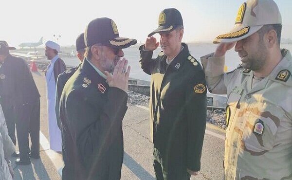 بازدید فرمانده کل انتظامی از یگان‌های مرزی دریایی بندرعباس