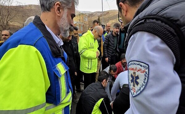 برخورد خودروی پژو با دیوار و مصدومیت ۳ نفر در ارومیه