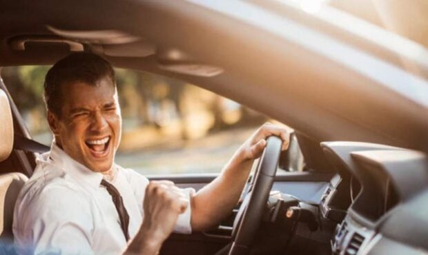 تأثیر صدای بلند بر بینایی و رانندگی