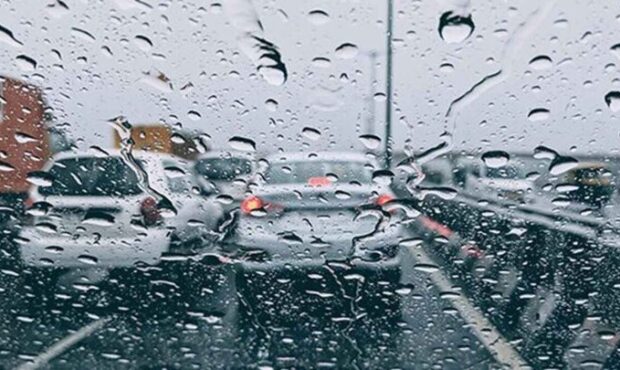 ترافیک پرحجم در بزرگراههای تهران همزمان با بارش باران ترافیک پرحجم در بزرگراههای تهران همزمان با بارش باران