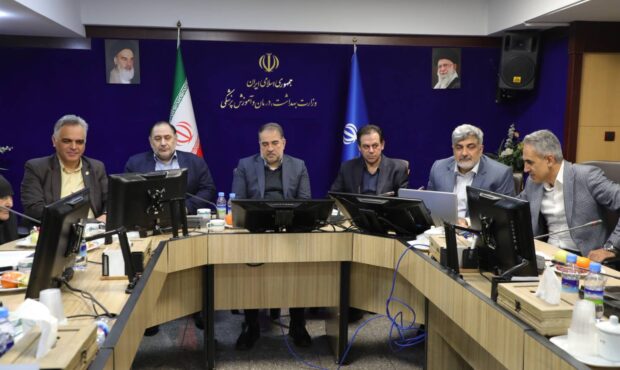 جهان از پرستاران متخصص استقبال کرده است/ غفلت نظام سلامت در ایران