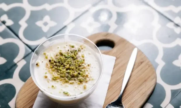 طرز تهیه فرنی نارگیلی به روش ساده و سنتی/ دسر آسان و خوشمزه برای شب یلدا