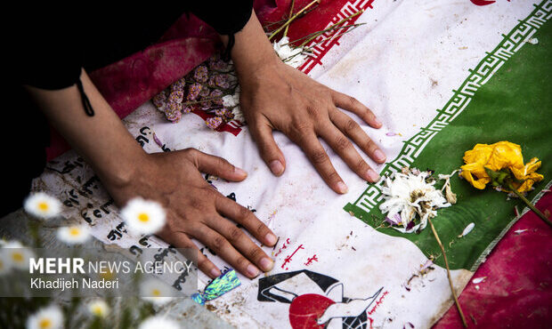 شهادت ۲۲۱ کودک و نوجوان زیر ۱۸ سال در جنگ تحمیلی سوم شهادت ۲۲۱ کودک و نوجوان زیر ۱۸ سال در جنگ تحمیلی سوم