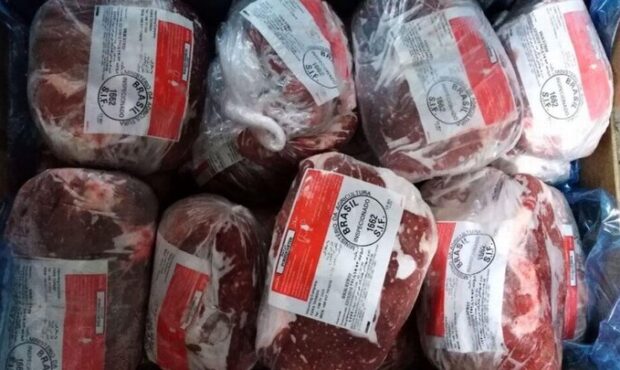 کشف یک و نیم تُن گوشت احتکاری با شرایط غیربهداشتی در عجبشیر کشف یک و نیم تُن گوشت احتکاری با شرایط غیربهداشتی در عجبشیر