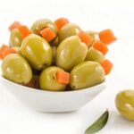 طرز تهیه انواع مختلف ترشی زیتون سبز خوشمزه_6a4fde4d6e362.jpeg