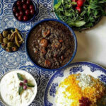 علت تلخ شدن قورمه سبزی و برطرف کردن تلخی آن ها_6a86bf4792483.jpeg